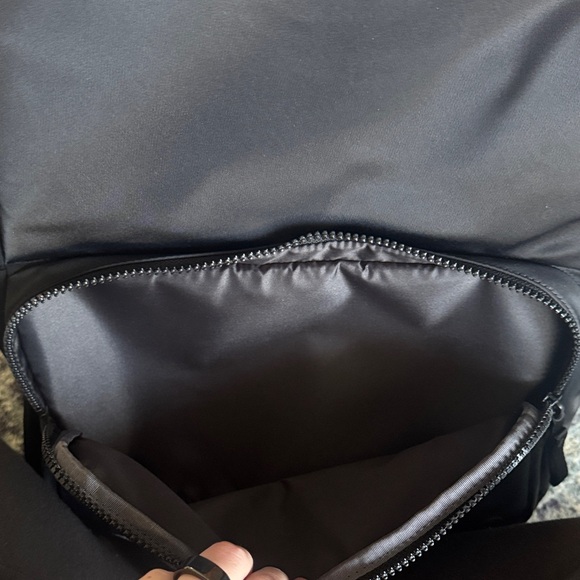 Lululemon Everywhere Backpack 22L - Picture 5 of 6